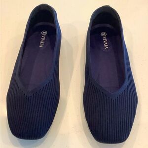 Vivaia Navy Flat